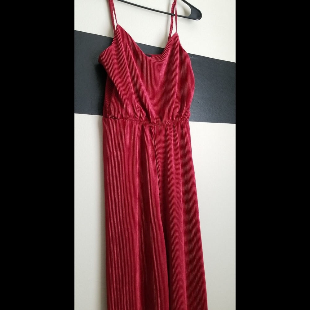 🆕️ LISTING!! NWOT FOREVER 21 CRIMSON PLISSE JUMPSUIT - Picture 8 of 16